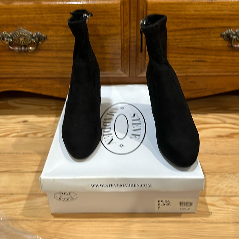Steve Madden black suede zip up booties